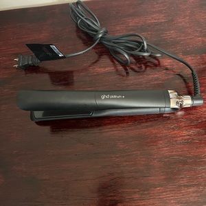 GHD Platinum+ flat iron